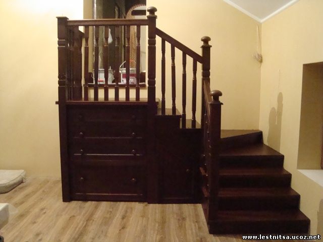 Лестница с встроенным шкафом 
